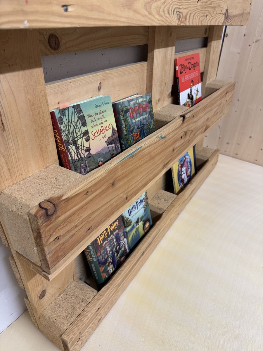 Regale: Büchergestell aus Paletten – Gebraucht aus Jona von everiba 2