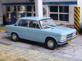 Fiat 125 Berlina 1972-1981 hellblau    1:43 von Altaya / IXO
