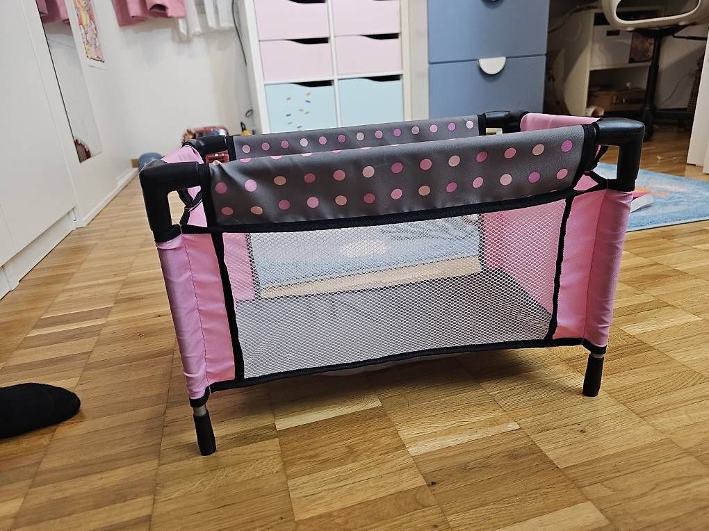 Giocattoli: Puppenstuhl und Bett – Usato da St. Gallen venduto da ejw_w9pv 2