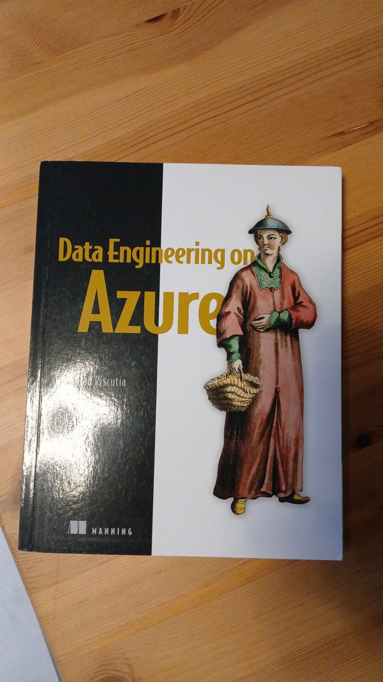 Libri: Data Engineering on Azure  Vlad Riscutia – Usato da Aarau venduto da eli_s82v