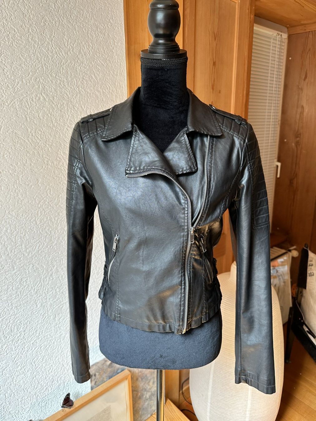 Esprit Jacken: Kunstlederjacke von Esprit, Grösse S – Gebraucht aus Gümmenen von FelizitasHermann 1