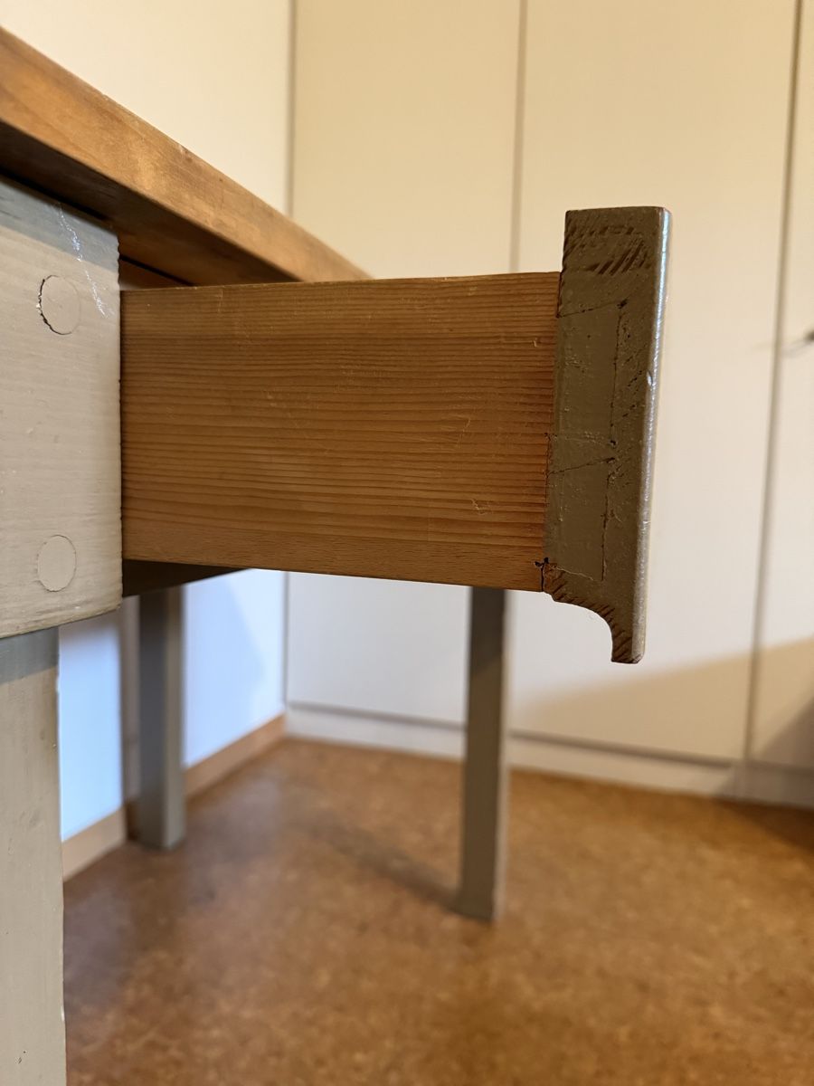 Tavoli: Holztisch mit grosser Schublade – Usato da Bottmingen venduto da divada 5
