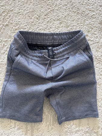 WE Shorts blau Grösse 110 in sehr gutem Zustand