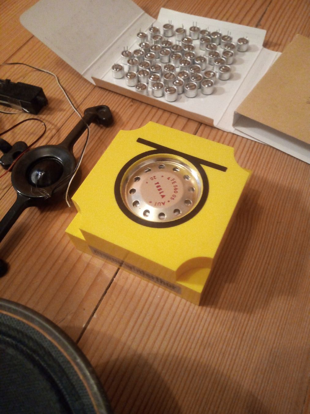 Grundig Elektronikbauteile: Lautsprecher + Mikrofone, antike Telefonhöhrer divers – Gebraucht aus Elsau von EL12 7