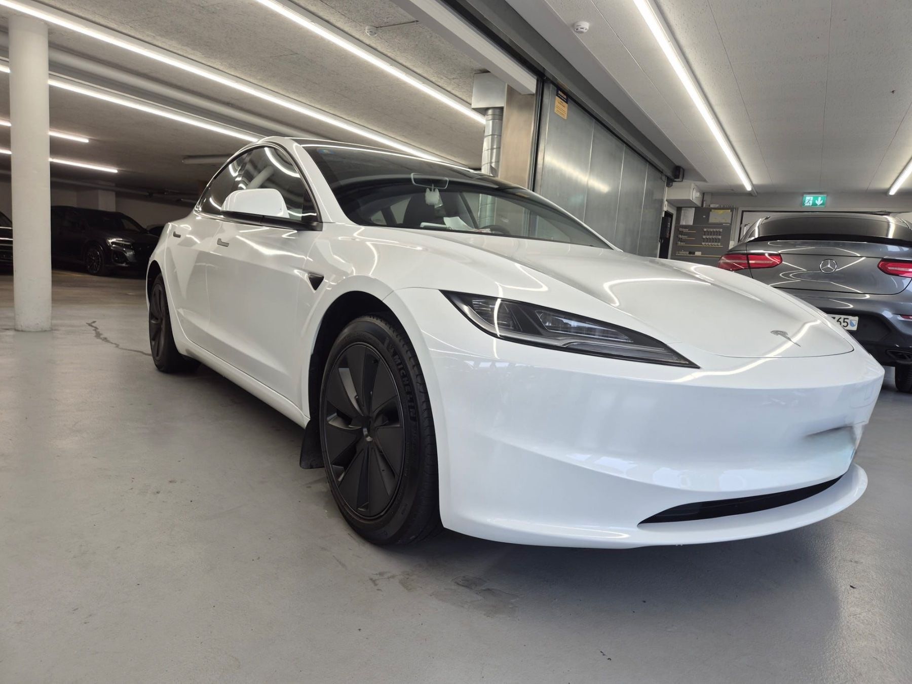 Tesla Automobili: Tesla Model 3 Highland, duo motor, long range – Usato da Dübendorf venduto da xce_m8qq