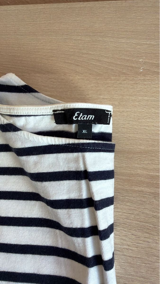 Etam Tops: BLACK AND WHITE STRIPED T-SHIRT – D'occasion à Puplinge par yav_9r9f 1