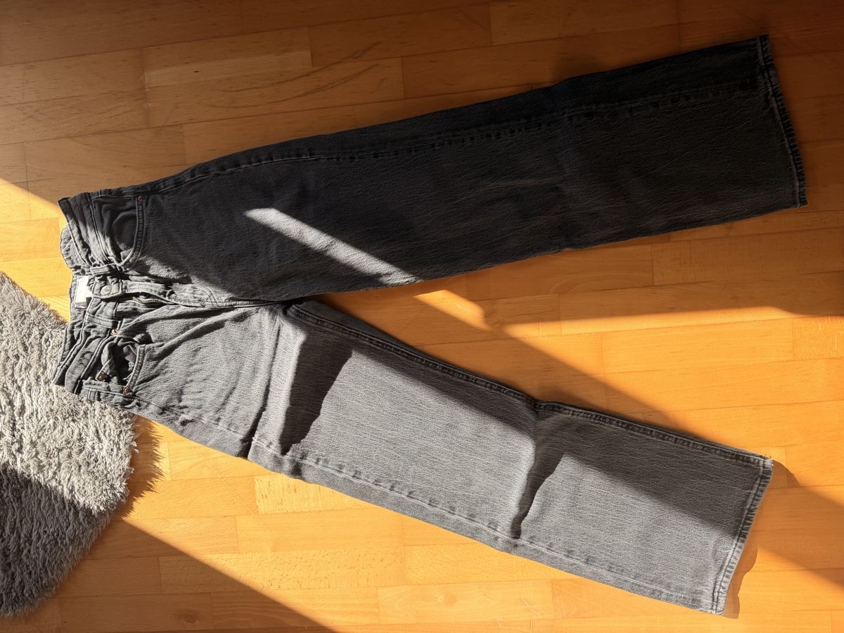H&M Jeans: Jeans noir avec broderie  – Usato da Wavre venduto da ali_fyq9