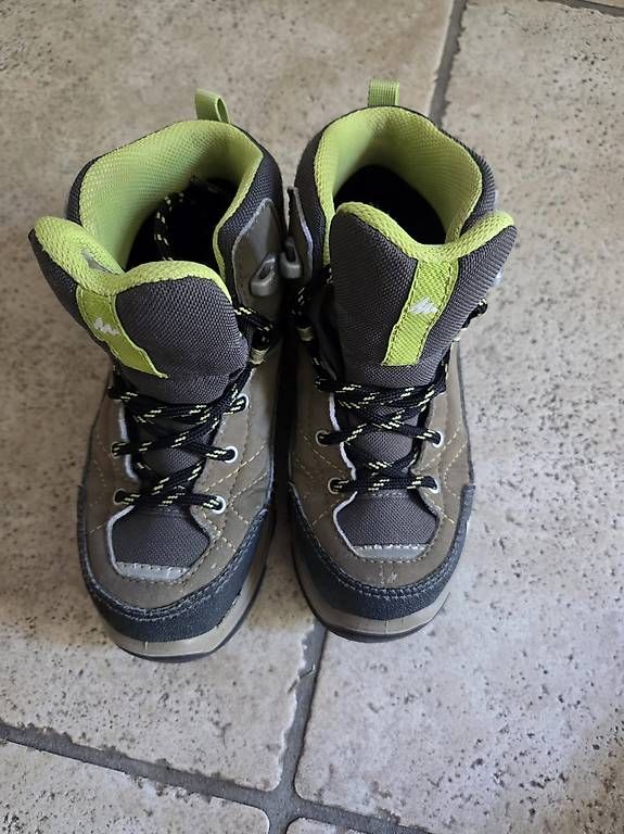 Decathlon Schuhe für Jungen: Chaussure de randonnée taille 30 – Gebraucht aus Rolle von gae_y2rp