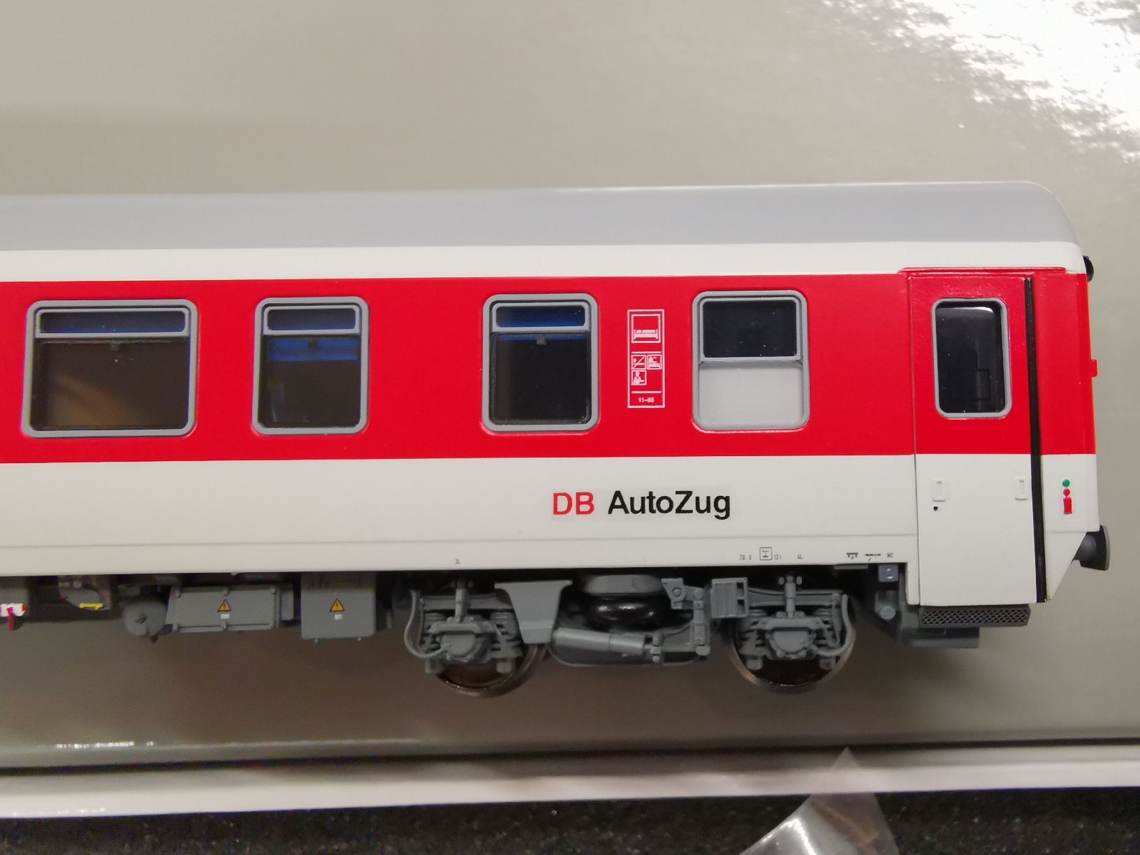 LS Models Modelleisenbahnen: LS MODELS 46027 DB Schlafwagen Ep. 5-6 – Gebraucht aus Muri b. Bern von  5