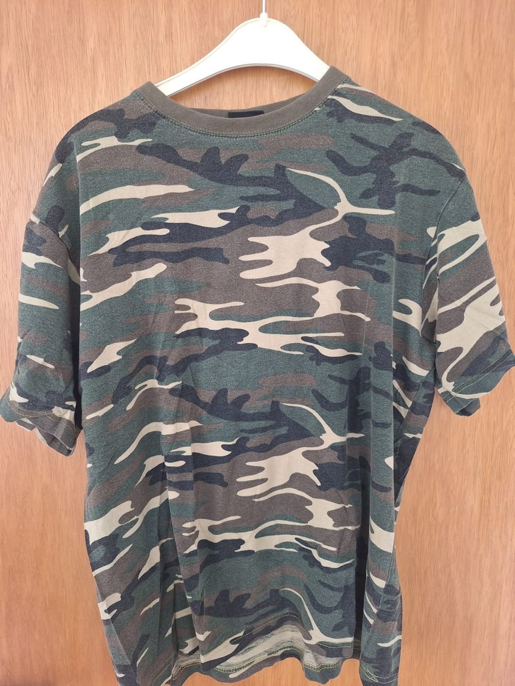 Armani T-shirt: 8 schöne Marken-T-Shirts "L" – Usato da Embrach venduto da Alian1 7