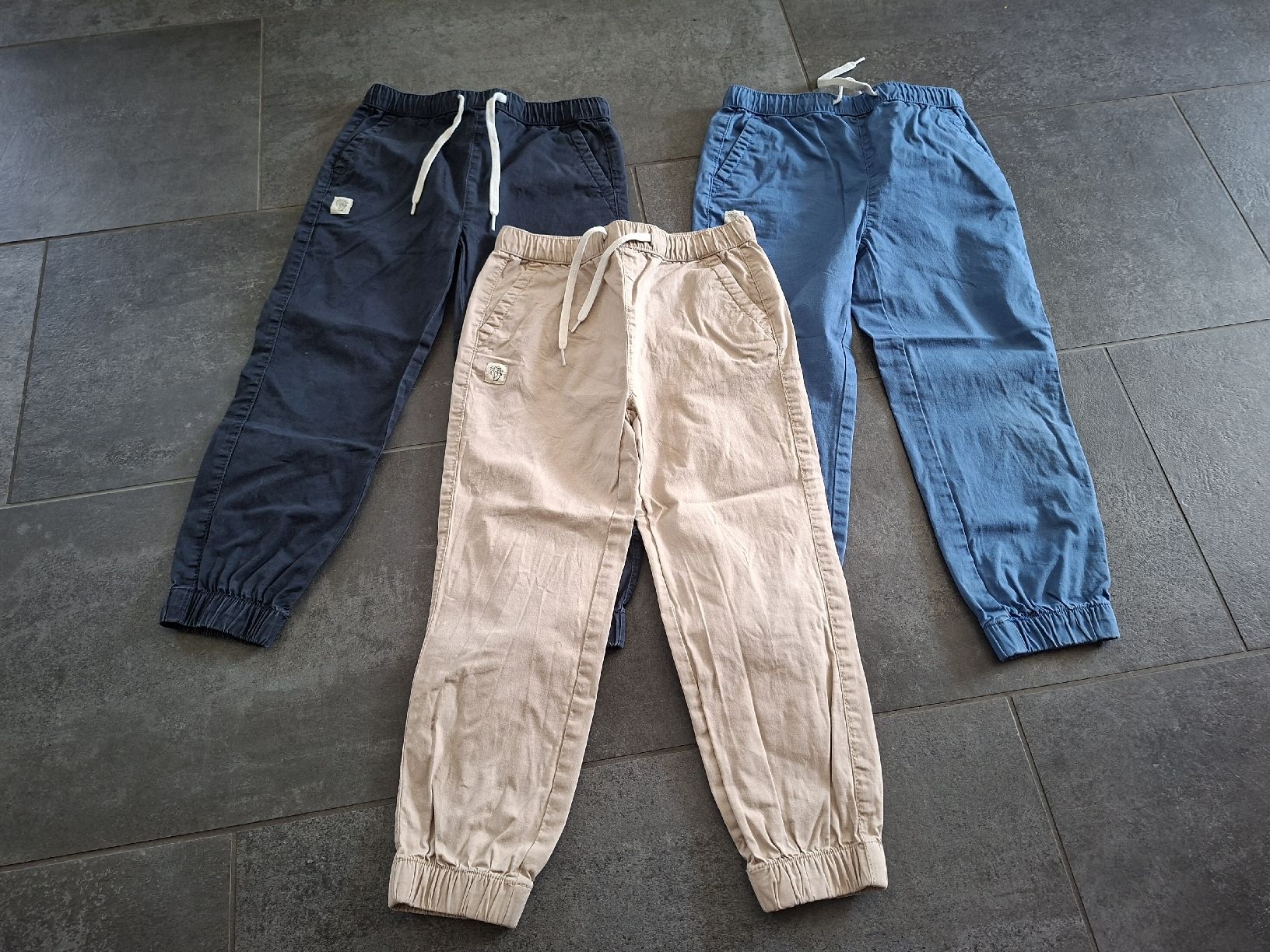 Lotti & Set di vestiti: Hosen Set, Gr. 110 – Usato da Biezwil venduto da Haberli01 1