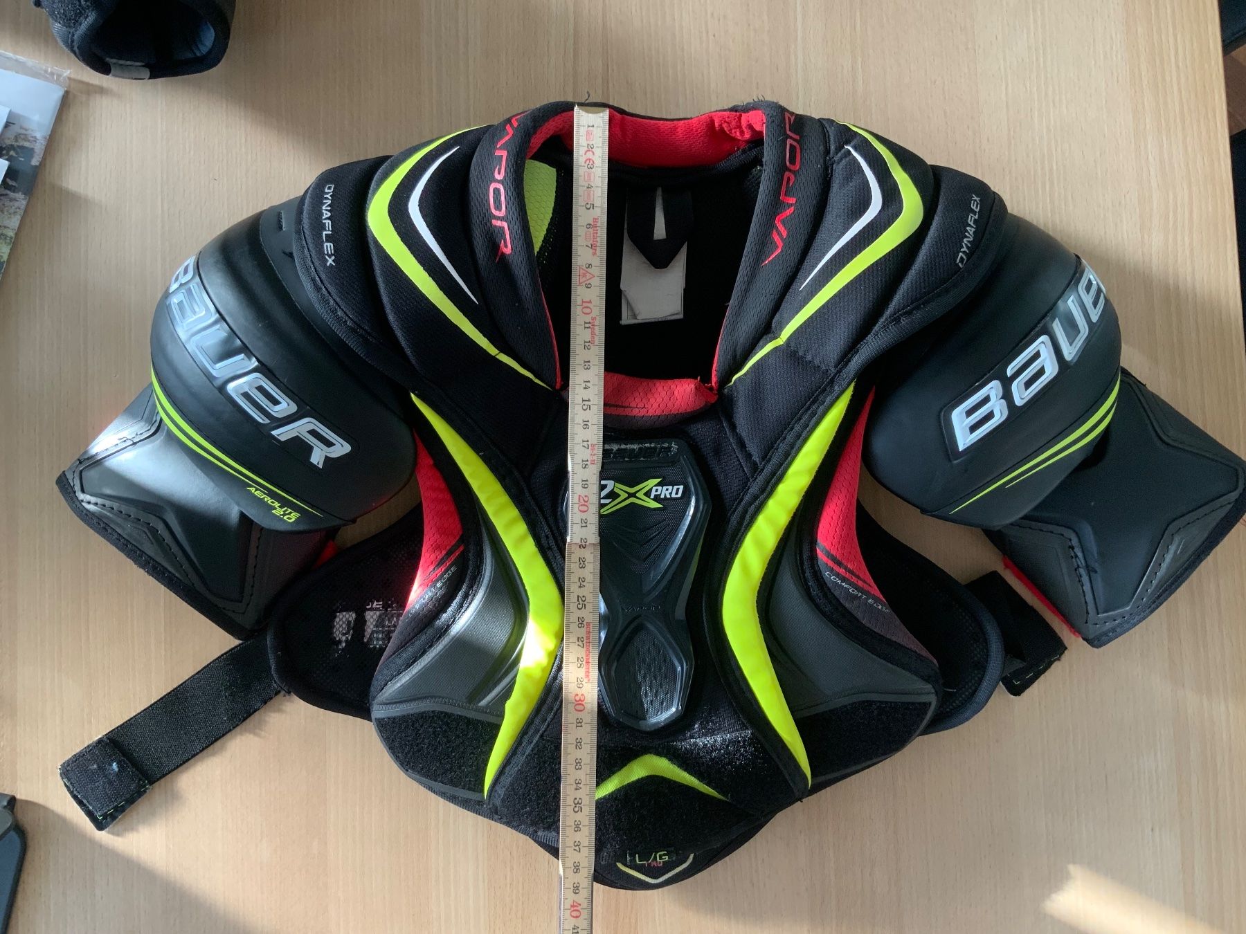 Bauer Protezioni & Imbottiture: Bauer 2x pro Brustpanzer (1 Saison gebraucht) – Usato da Steinhausen venduto da Run4it2 1