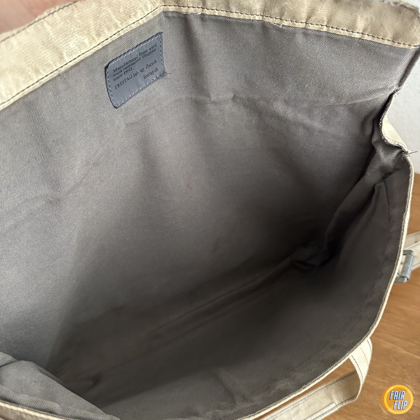 Freitag Borse: FREITAG Reference R506 Hutchins Laptoptasche Beige – Usato da Luzern venduto da fairflip 3