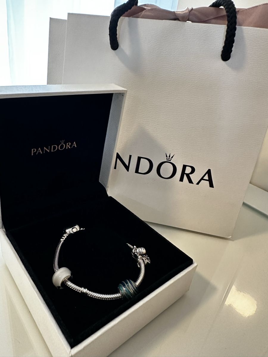 Pandora Armbänder & -reifen: Pandora Bracelet mit Charms – Gebraucht aus Wallisellen von nelli87