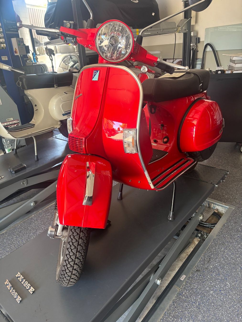 Vespa Scooter: Vespa px 125 – Usato da tann venduto da Zorro11
