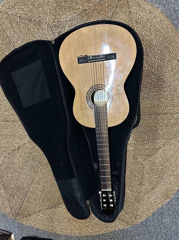 Musikinstrumente: Gitarre + Tasche – Gebraucht aus Winterthur von jen_6bzw 1