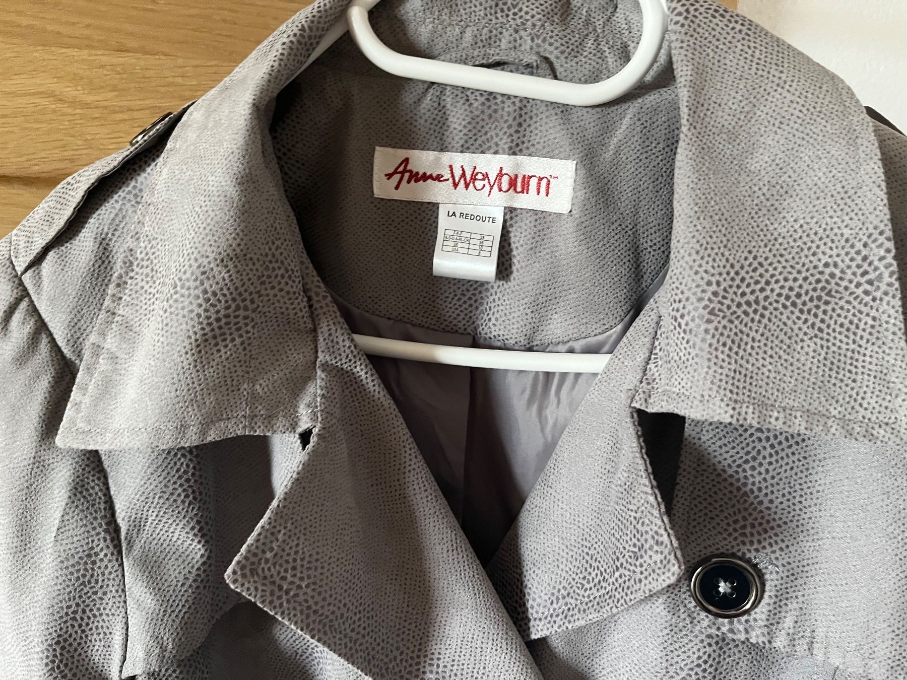 La Redoute Cappotti: Trenchcoat Anne wayburn grau print – Nuovo (secondo la descrizione) da arbon venduto da dakin 2