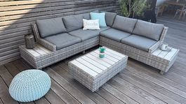 Hochwertige Gartenlounge / Rattanlounge mit Tisch NP 1'700.