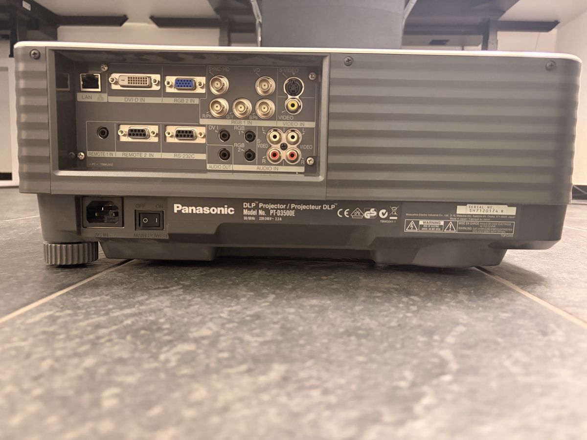 Panasonic Proiettori: Panasonic Beamer weiss guter Zustand – Usato da Hägendorf venduto da Kristian2005 3