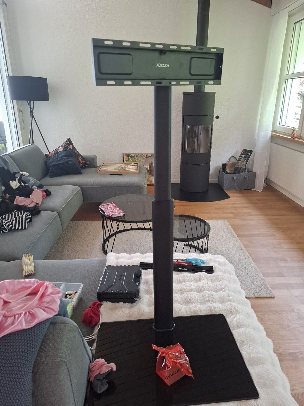 Fixations: TV Ständer – D'occasion à Hirzel par JuliHa 2