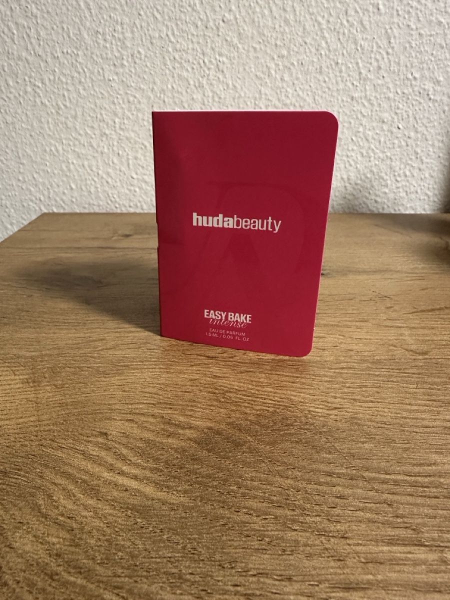 Profumi & Eau de Toilette: Huda Beauty Easy Bake Intense Parfum Probe – Nuovo e nell'imballaggio originale da Wallisellen venduto da rag_wj26