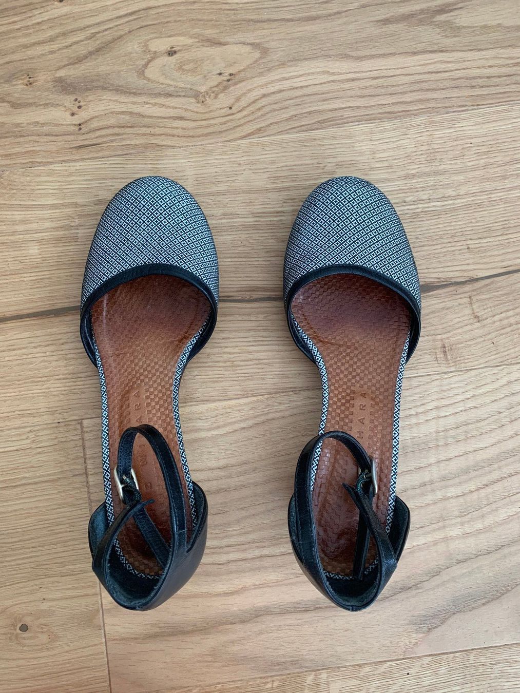 Chie Mihara Scarpe da donna: Chie Mihara Pumps Gr. 38 – Usato da Thun venduto da Crown7 5