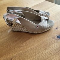 Tommy Hilfiger Keilsandaletten beige Grösse 371/2  gebraucht