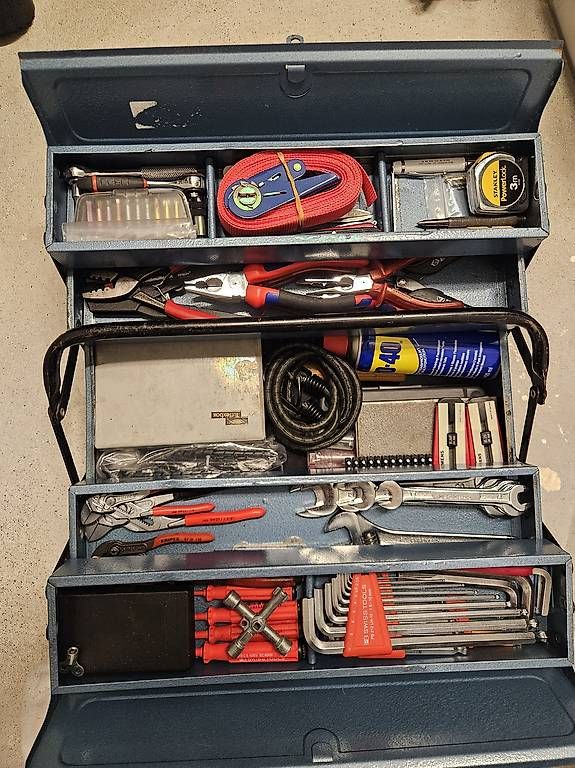 Tutti gli attrezzi: Caisse à outils avec outils – Usato da Veyras venduto da Vince_396