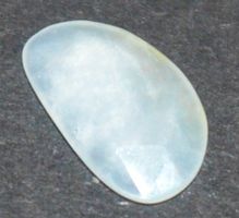Cabochon L-5761 – Peruanischer Opal - Rosenschliff ca.12x7mm