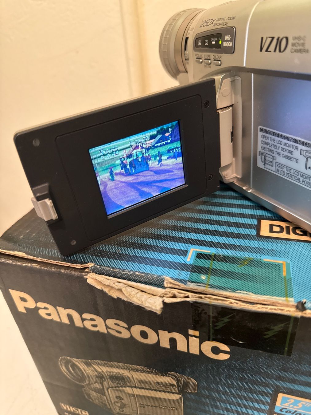 Panasonic Videocamere: Caméra Panasonic Vintage – Usato da St imier venduto da sav_bjf9 1