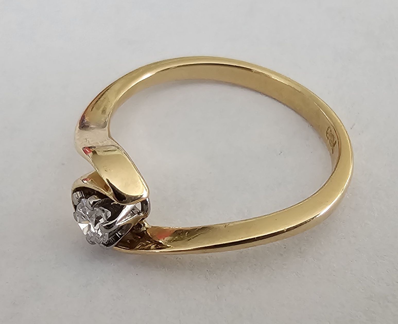 Ringe: Goldring mit Brillant 750, 18k – Gebraucht aus Grosshöchstetten von Chaotik-Reptil 3