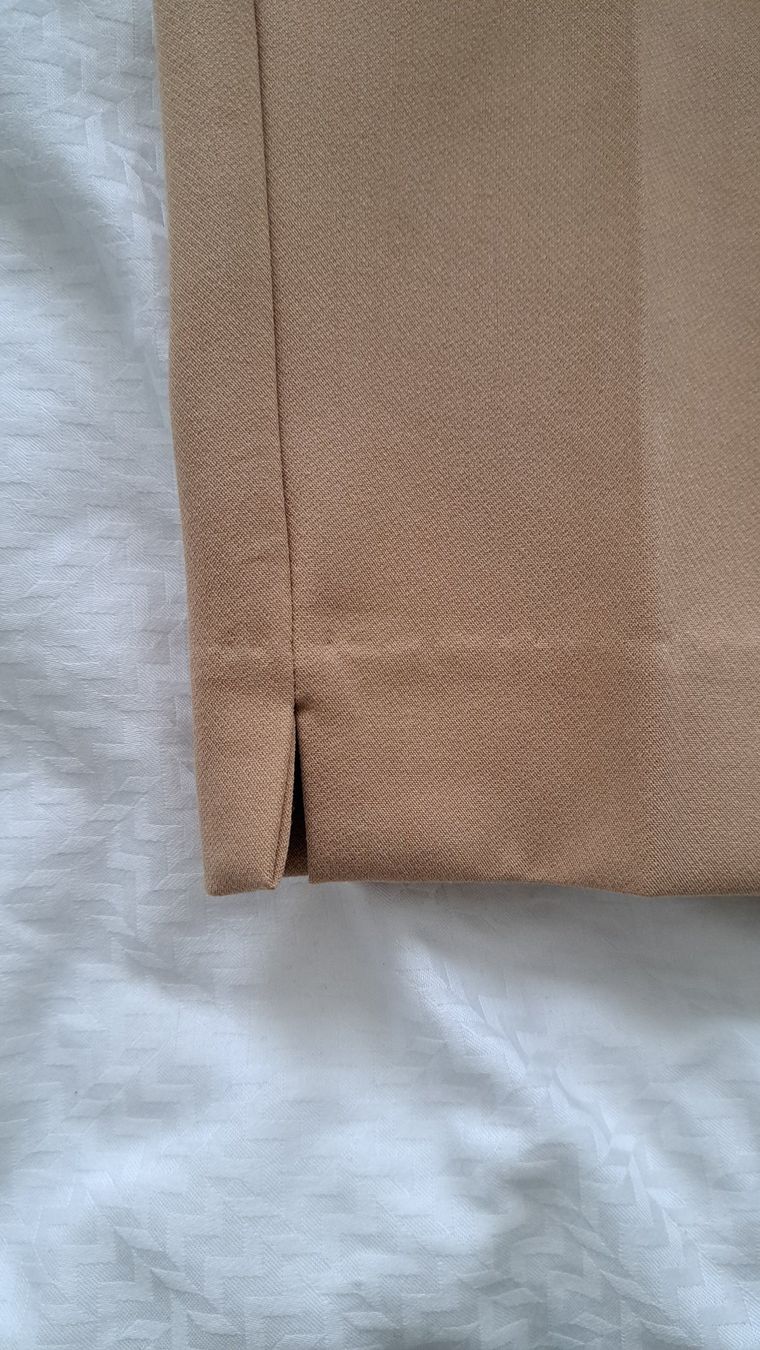 Pantaloni: Stoffhose, Gr. 34, dunkles beige – Usato da Waldkirch venduto da alwiwasg 1