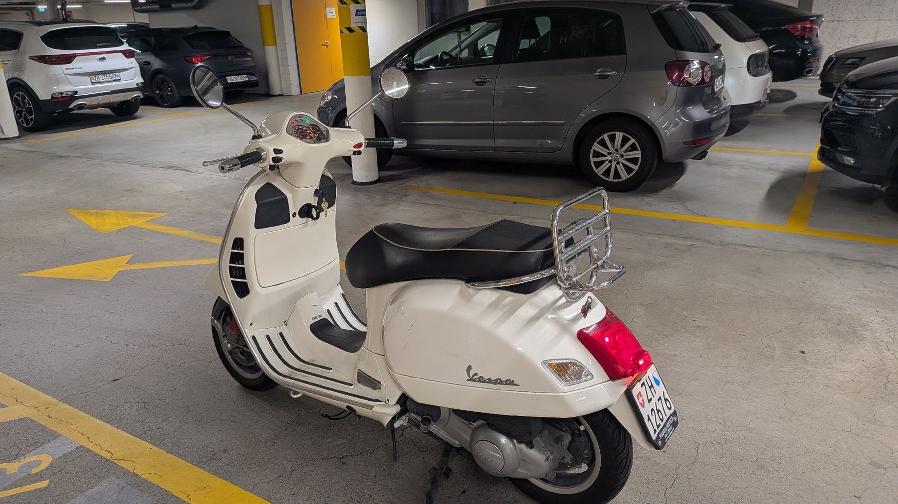 Vespa Scooters: Piaggio VespaGTS Super 300 – D'occasion à Wettswil par jac_jh2v