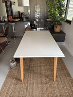 A vendre belle table à manger en bois