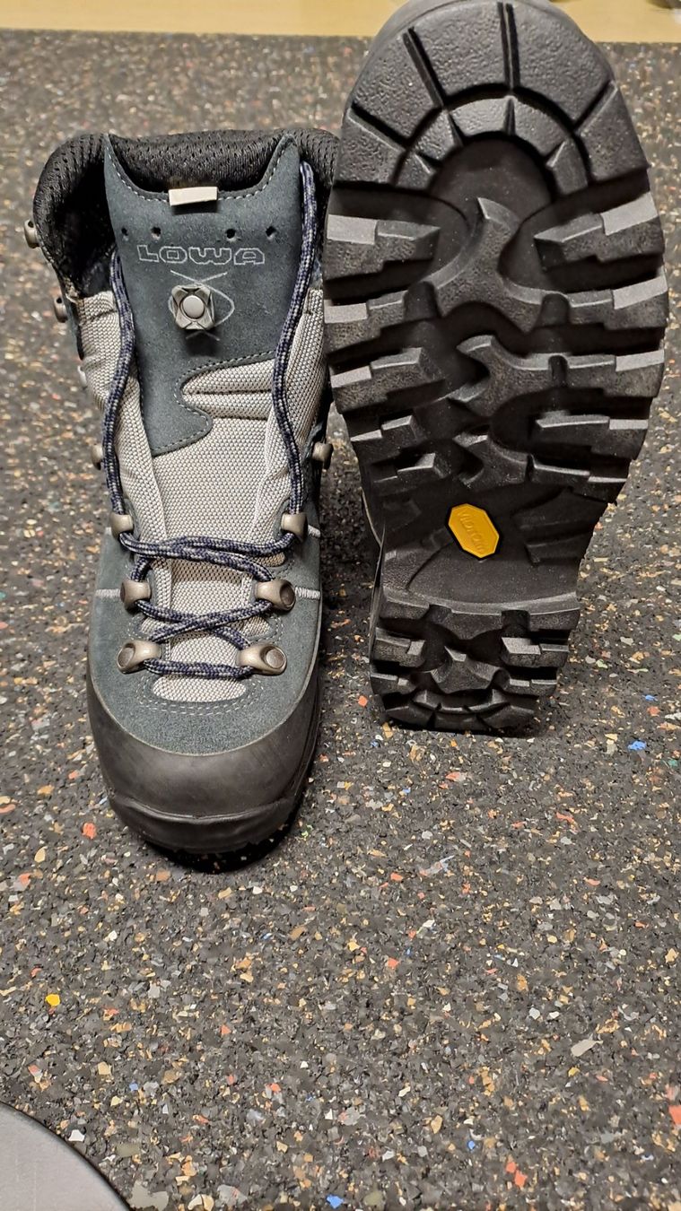 Lowa Scarpe da uomo: Lowa GTX GORE-TEX Wanderschuhe – Nuovo (secondo la descrizione) da spreitenbach venduto da zuz_665x