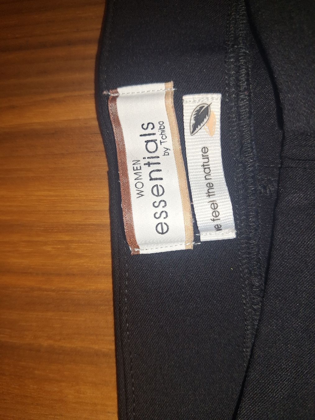Tchibo Pantaloni: Schwarze Capris "Essentials by Tchibo" Gr. 42/44 Damen – Usato da Heerbrugg venduto da GiuliM19 3