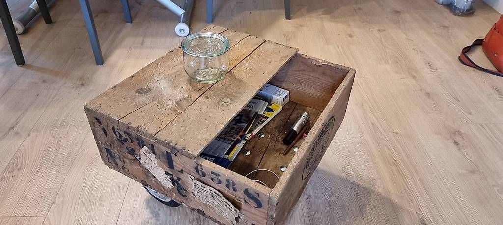 Carriole: Ancienne caisse a vin transformé en table – Usato da Apples venduto da hur_2hhs 1