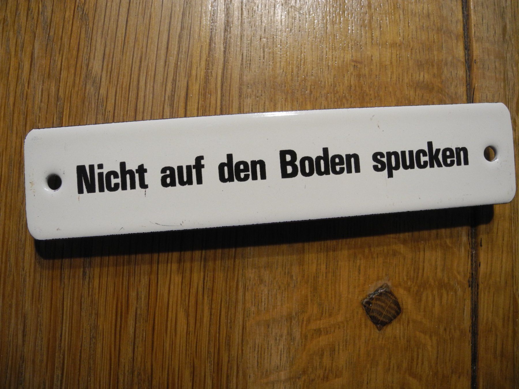 Insegne: NICHT AUF DEN BODEN SPUCKEN EMAIL – Usato da Reinach AG venduto da Huckleberrysix 2
