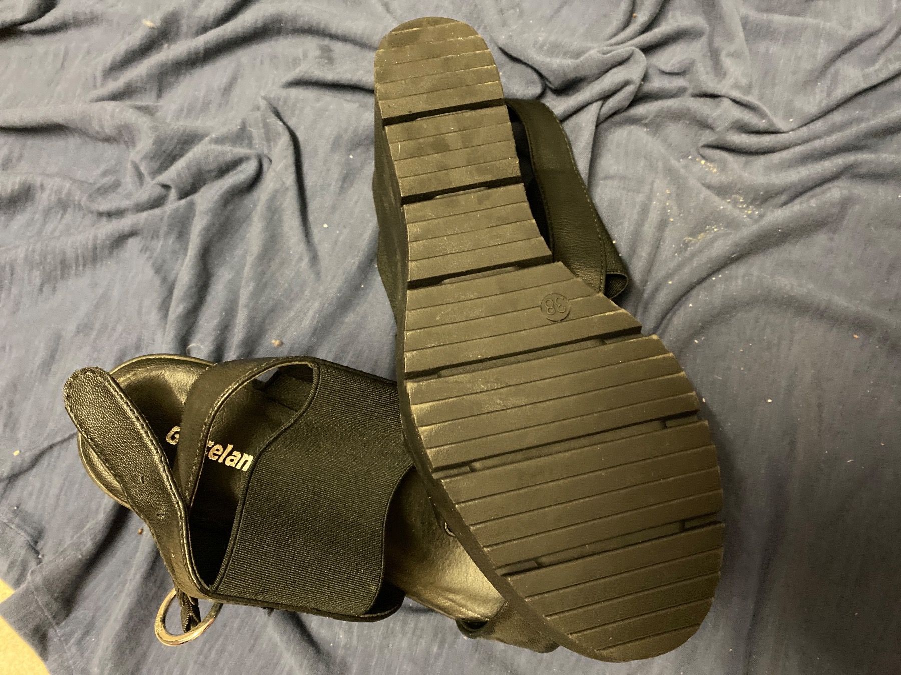 Chaussures femmes: 2 Paar Sandalen mit Absatz, Gr 38 – D'occasion à Krauchthal par Kiddy32 2