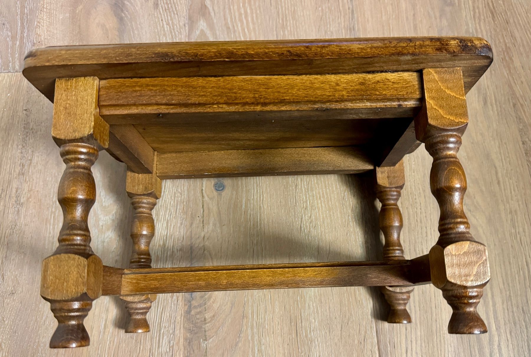 Hocker: Herziges, altes Schemeli Hocker Schemel alt Holz – Gebraucht aus Rothrist von Luckywinner 5