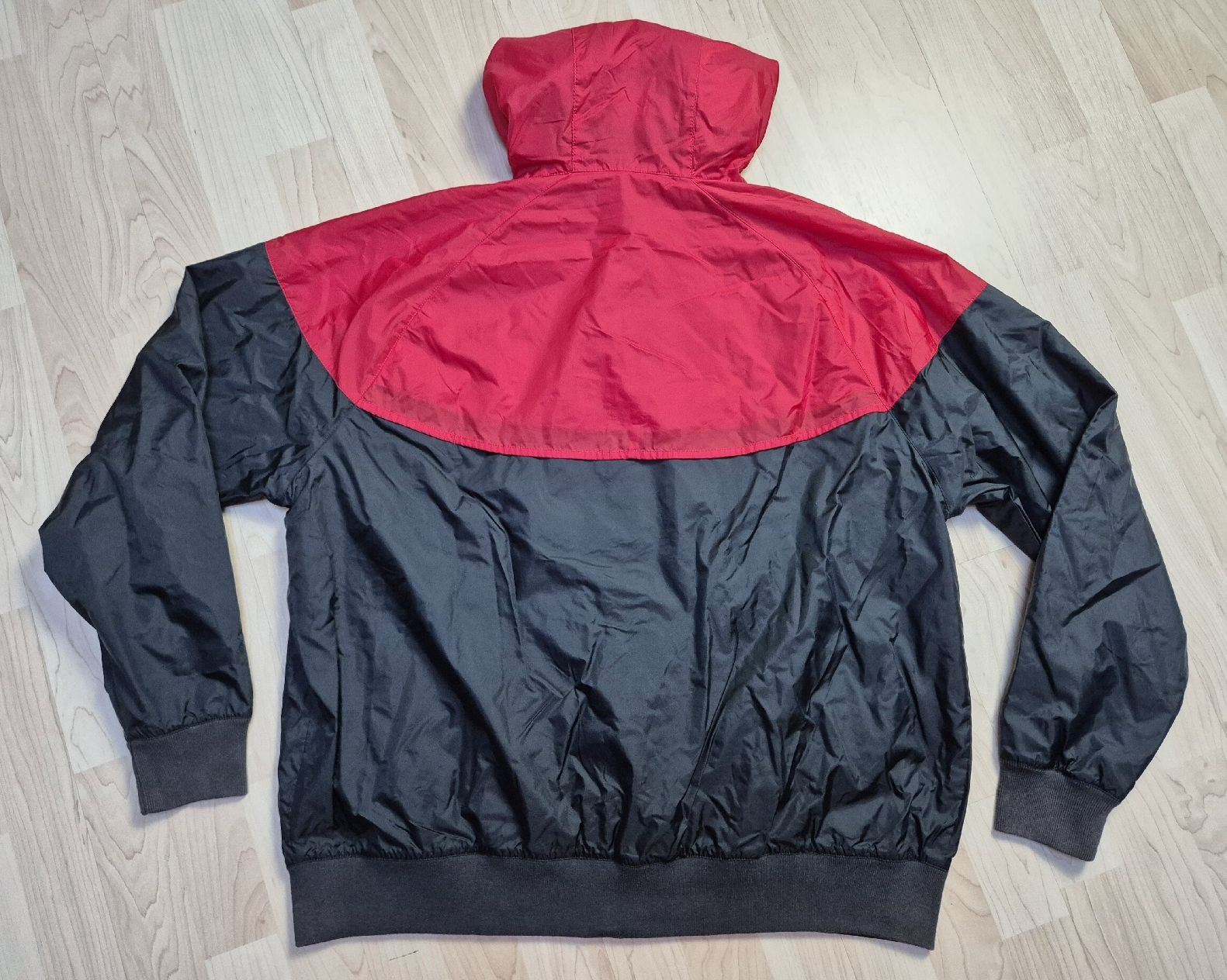 Nike Giacche: Rare Nike Jacke Windrunner Grösse L – Nuovo (secondo la descrizione) da St. Gallen venduto da CaliSunshine 1