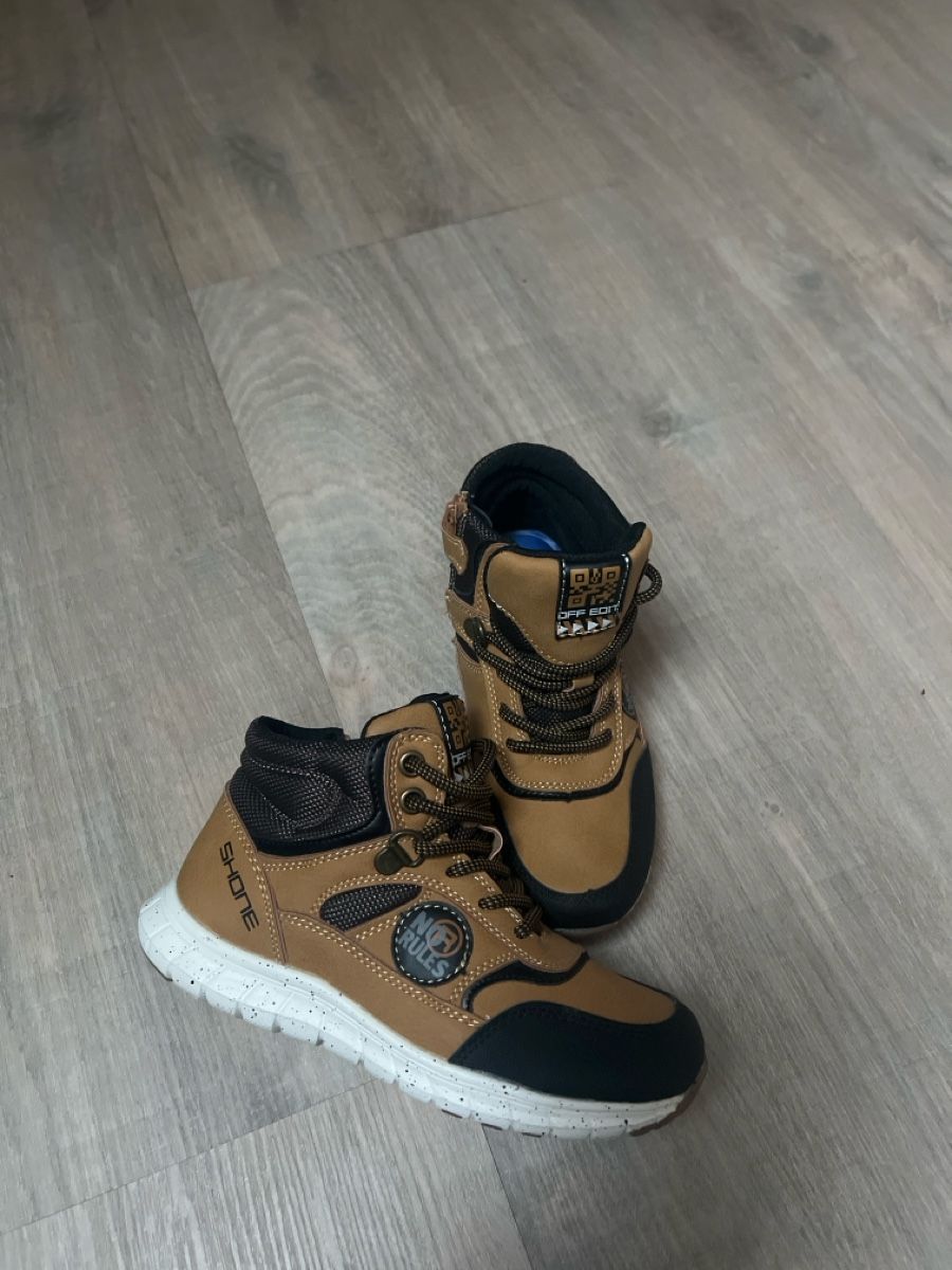 Scarpe per ragazzi: Children spring light shoes 31 – Nuovo e nell'imballaggio originale da Bachenbülach venduto da Dana_Ondrasik 1
