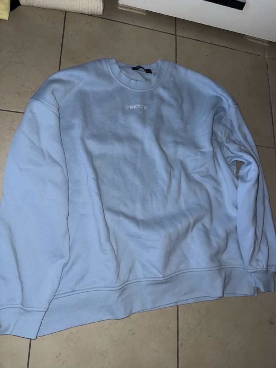 Maglioni & Felpe: Sweatshirt hellblau Rundhalsausschnitt gebraucht – Usato da Kreuzlingen venduto da sop_kxw5