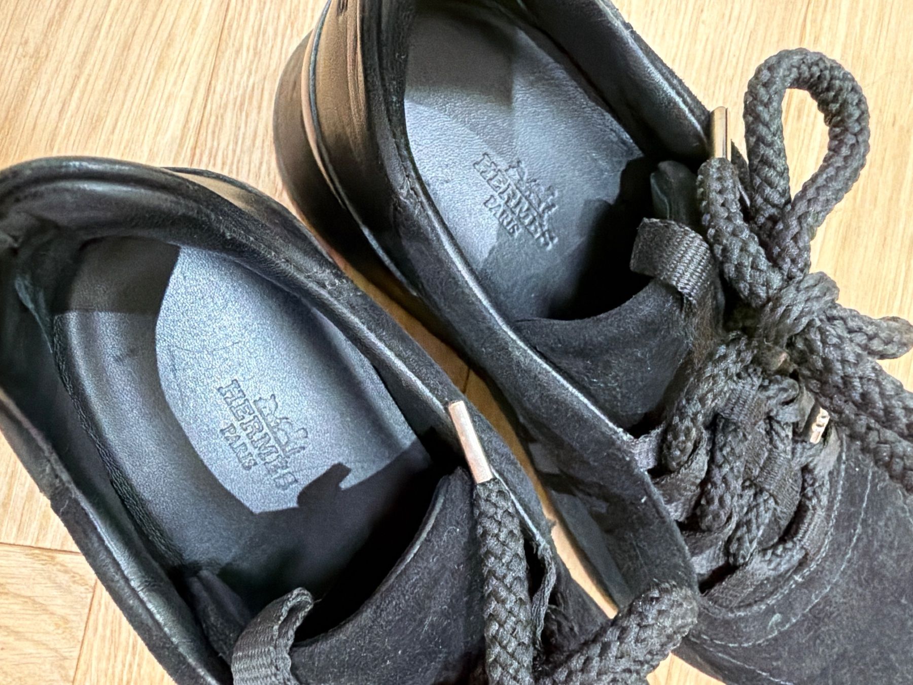 Hermès Damenschuhe: Hermes Wildleder Schwarz Grösse 37 – Gebraucht aus Roggwil TG von est_r5x7 2