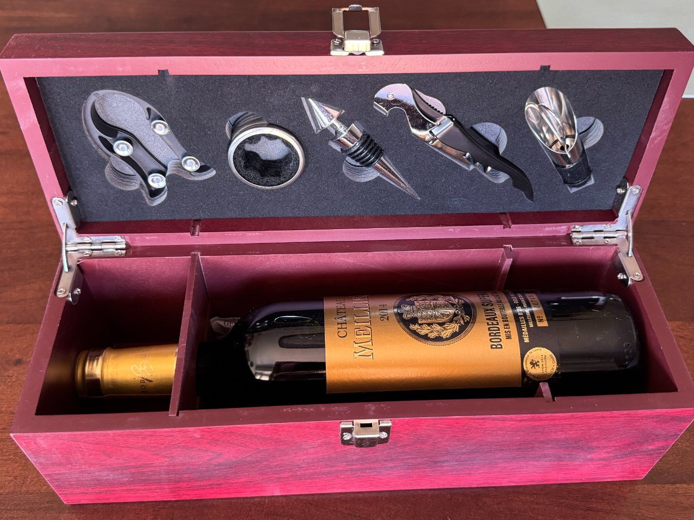 Vino: Bouteille vin Bordeaux 2014 et accessoires – Nuovo (secondo la descrizione) da St-Sulpice VD venduto da babou79