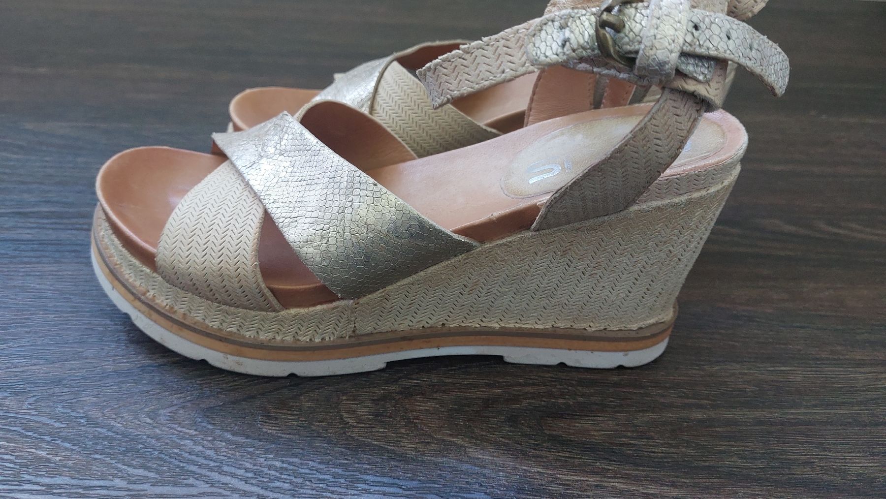 Damenschuhe: Sommer Sandale mit Keilabsatz, Grösse 39 – Gebraucht aus Rain von Lillyfra 2
