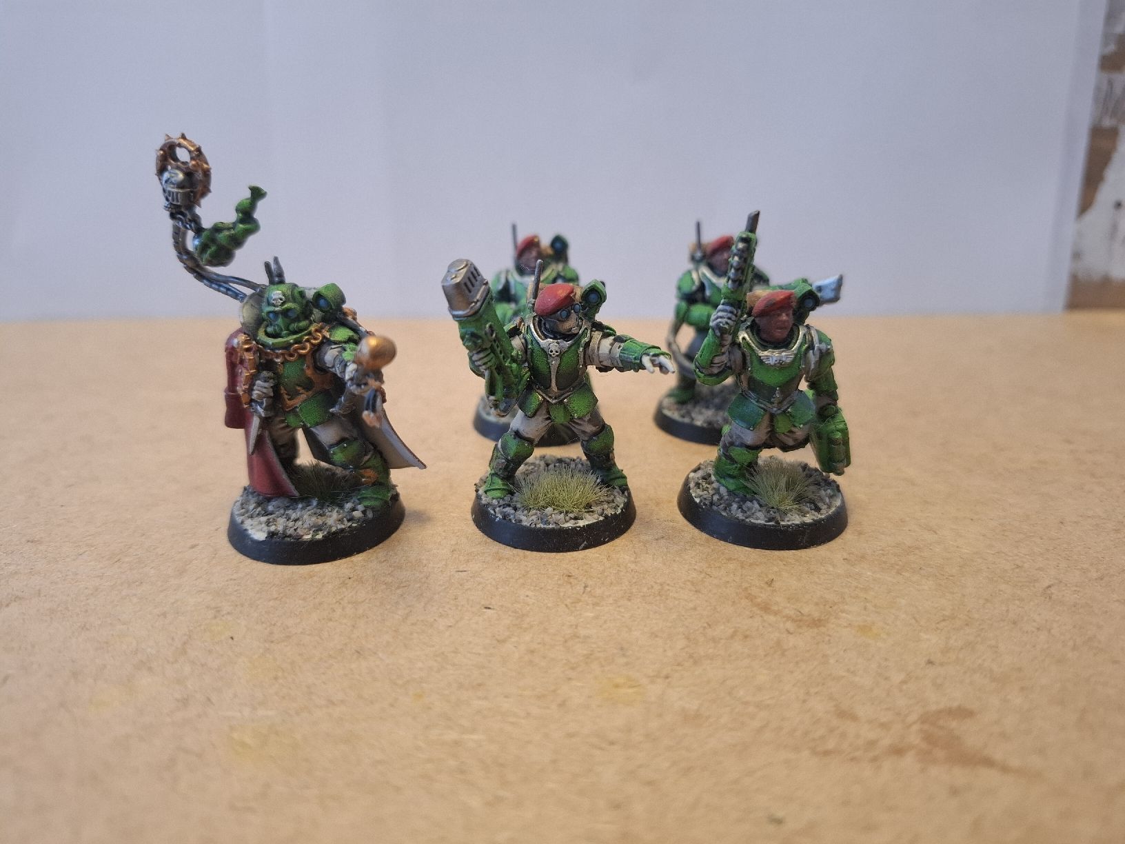 Kit di modellismo & Modellini statici: Warhammer 40K Astra Militarum Tempestus Command Squat – Usato da Wettingen venduto da Sut_28dz