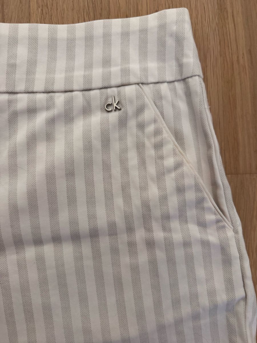 Calvin Klein Pantaloni: Calvin Klein Shorts white-grey striped Size 0 – Usato da Dübendorf venduto da ClaraS. 1