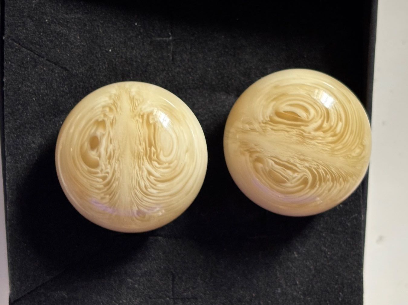 Orecchini pendenti & Orecchini a lobo: Boucle d'oreilles vintag Charme bijoux – Usato da Peseux venduto da CharmeCommerce 1