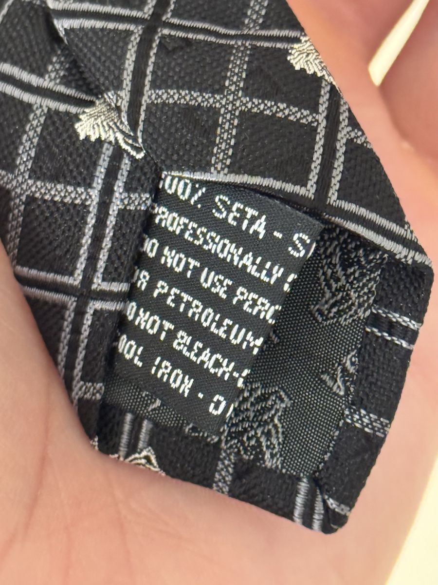Versace Cravatte: Krawatte Versace Medusa Muster schwarz/silber – Nuovo (secondo la descrizione) da Schlieren venduto da LaLuxaZurich 1